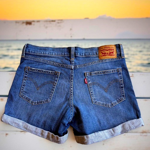Levi Strauss Mid-Rise Denim Cut-Off Shorts Size 29 - Picture 2 of 5